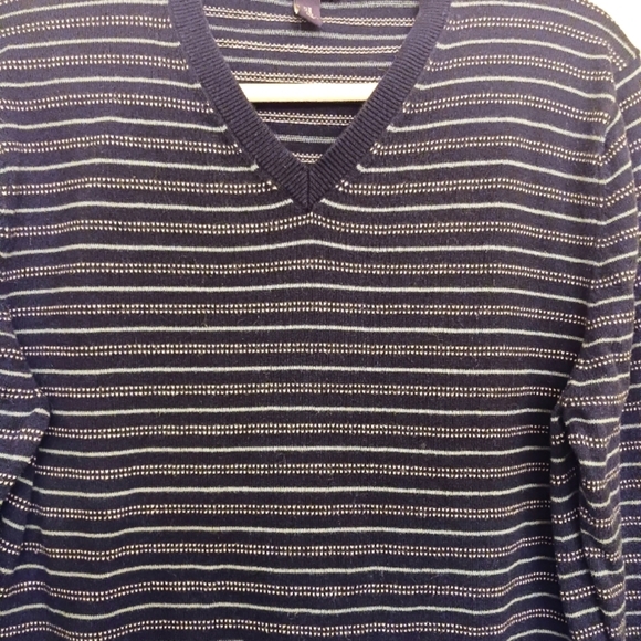 GAP Men's Cotton V neck stripe sweater - Picture 3 of 9